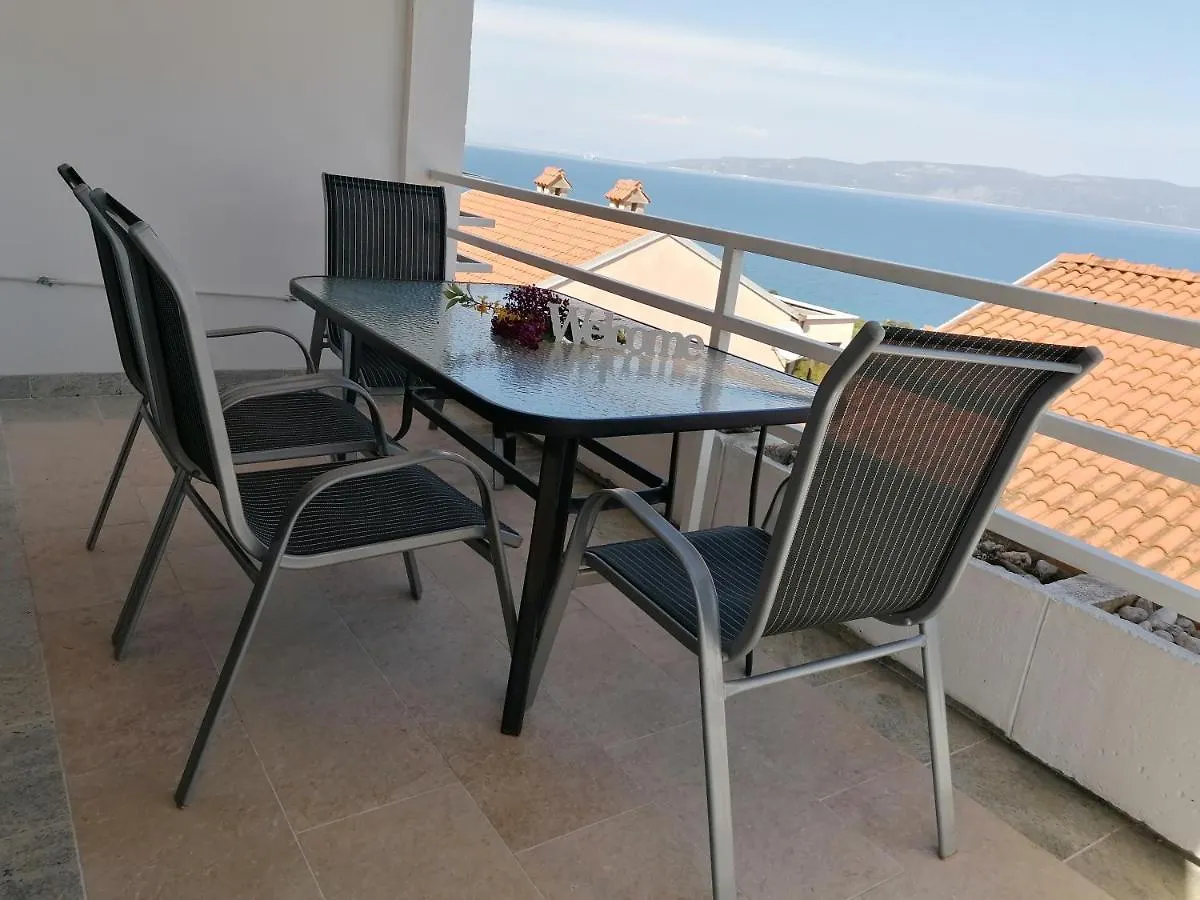 4 Roses Apartment رافني