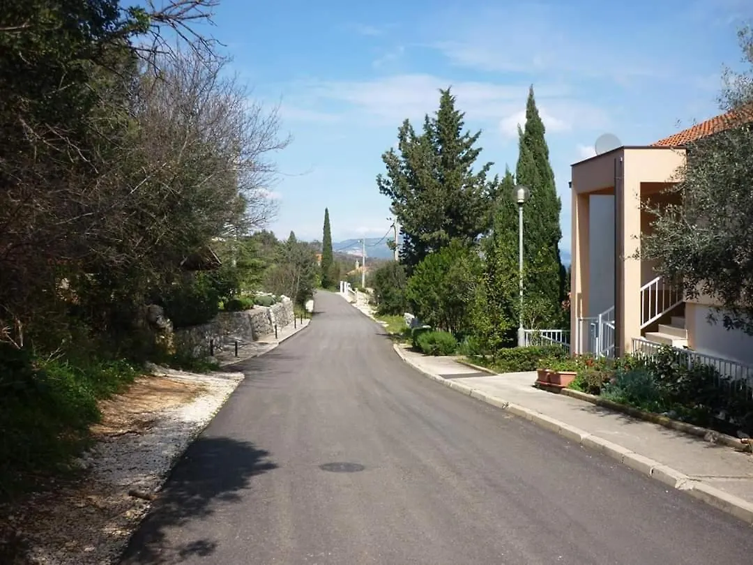 4 Roses Apartment رافني 0*,