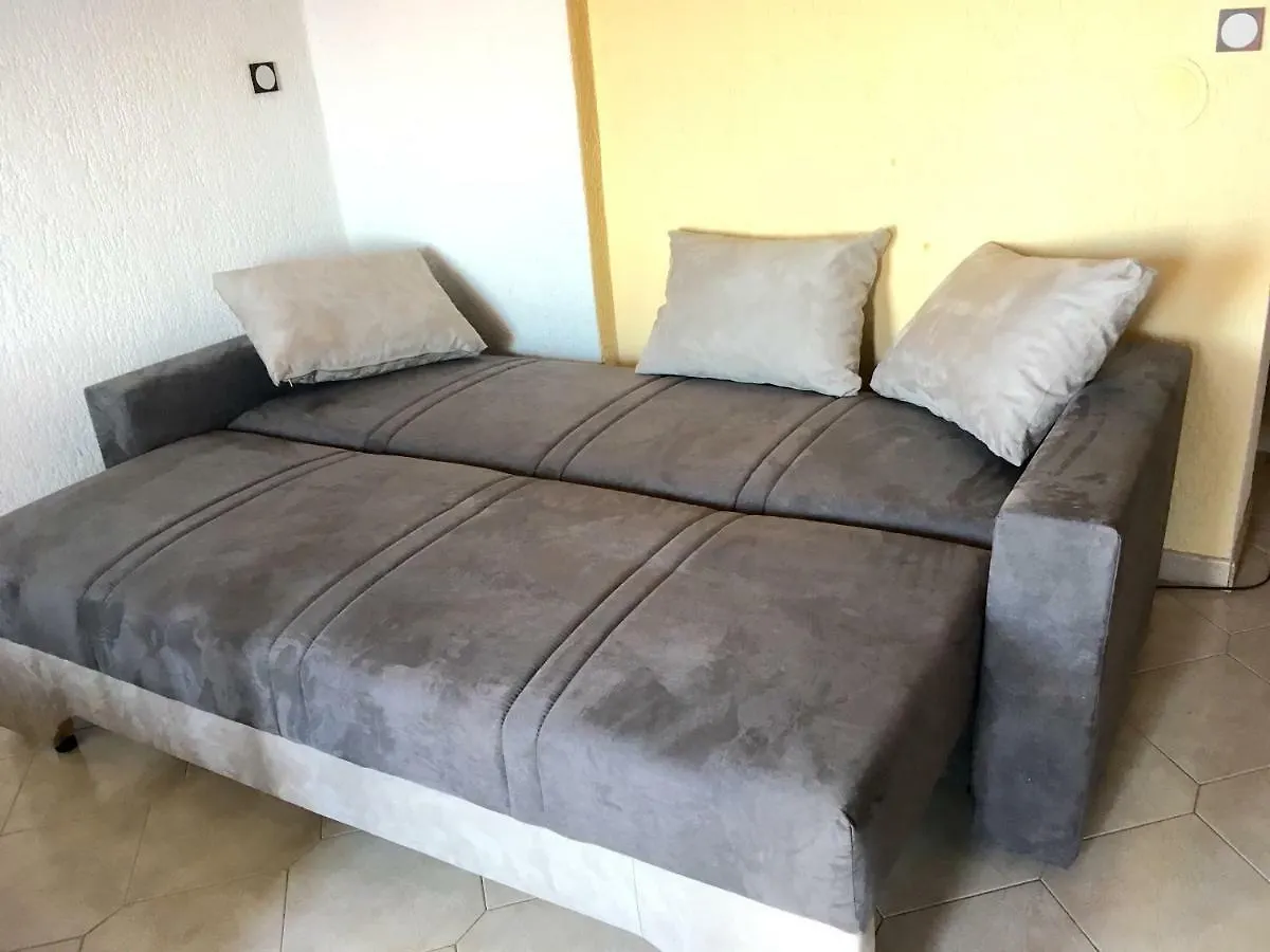 4 Roses Apartment رافني