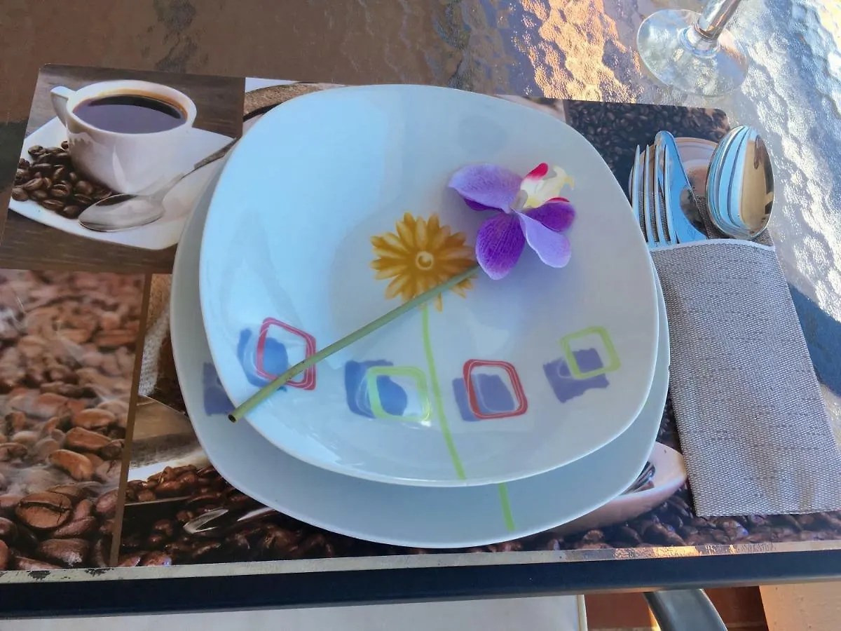 4 Roses Apartment رافني